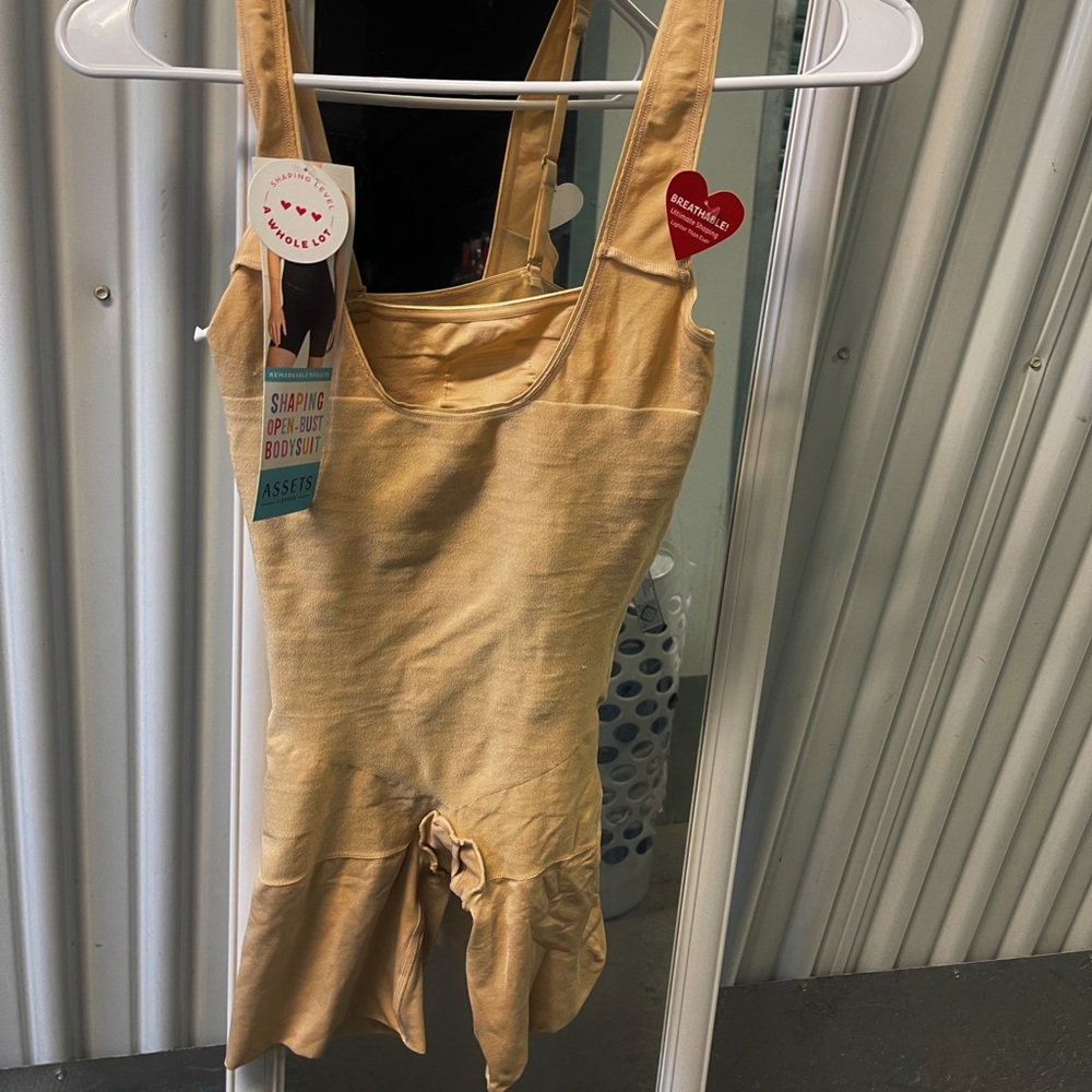 NWT Shaping open bust bodysuit